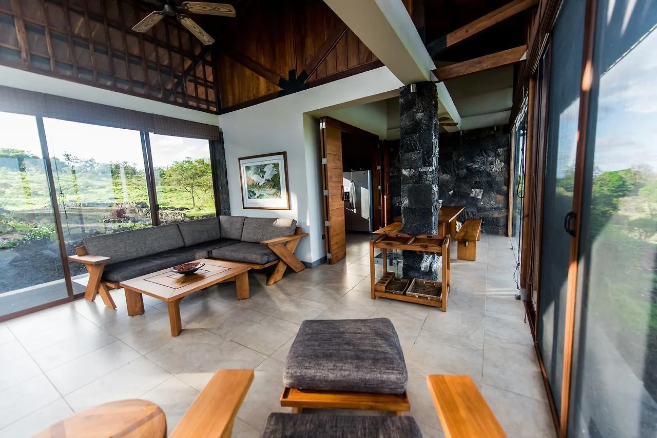 Casa Roca Villa Puerto Ayora