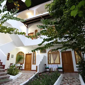 The Galapagos Pearl Bed and breakfast